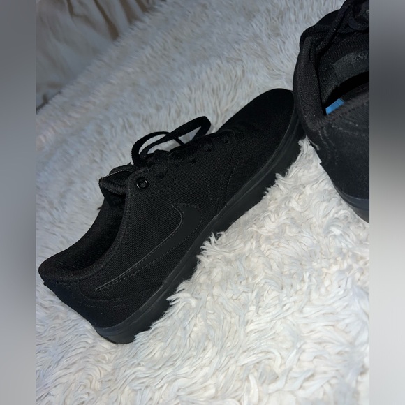Nike Women's Black Sneakers - Picture 4 of 5